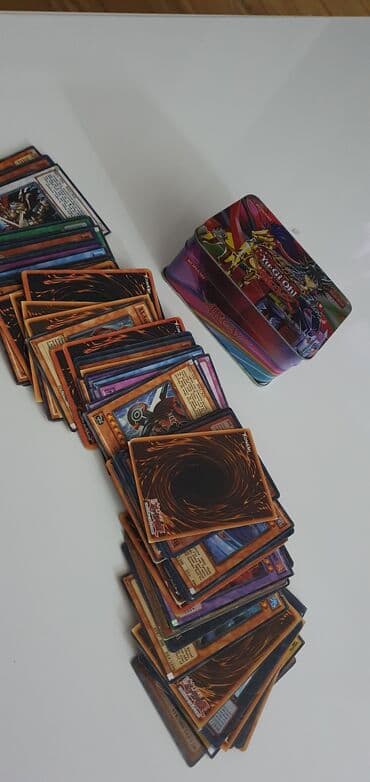 dres crvene zvezde za decu: YUGI oh - karte za igru, igracka za decu, ima ih 96 komada. Imam puno — 5