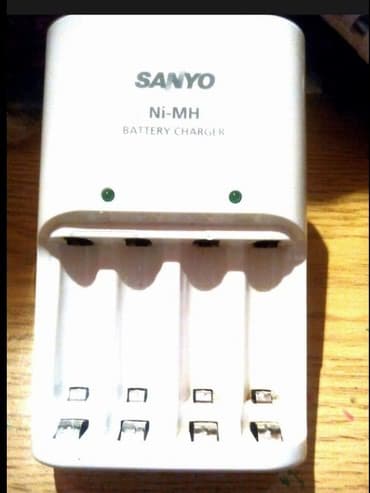 adapter za graficku karticu: Punjac za tanke i deblje klasicne baterije, odlicnog kvaliteta — 1