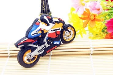 Hard diskovi, eksterni diskovi: USB Flash 64 GB - HONDA Prelep USB 2.0 stik od 64 GB. Kapacitet je — 3