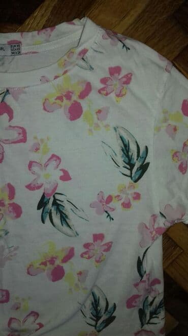 majica s: Bershka, XS (EU 34), Cvetni, bоја - Bela — 5