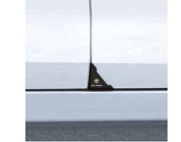 led ambijentalno osvetljenje za auto: Ukras-zaštita za vrata automobila-NISSAN Silikonska zaštita – ukras — 13