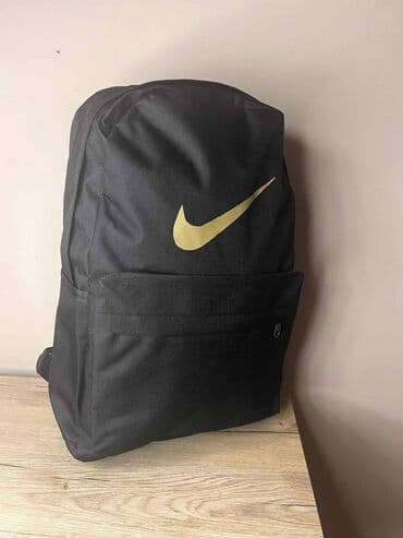srednji kofer dimenzije: Nike — 2