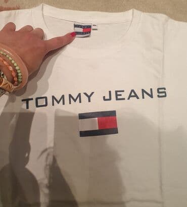 pantalone velicina 54: Tommy HILFIGER - Tommy jeans bela majica. Velicina xl, ali manja — 2