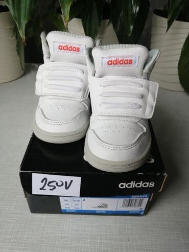 obuca mona leskovac: Adidas, Veličina - 22 — 2