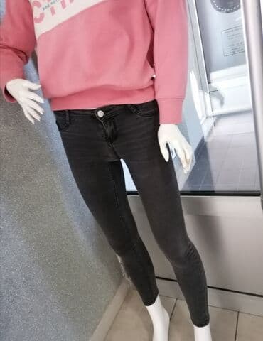 tamno sive pantalone: Tamno sive farmerice
Očuvane
Vel S M — 6