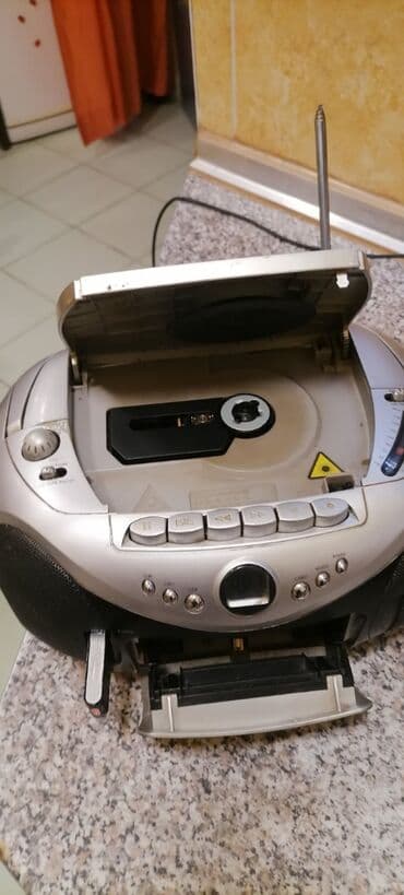 blaupunkt radio za kola: Radio Weg sa ispravnim USB a CD neznam. Lepo radi
 Mirjevo — 9