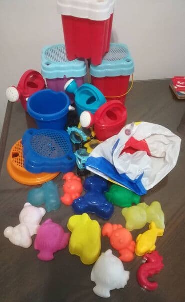 dexy co igracke za devojcice od 10 godina: Igračke plastične, 20 kom sve za 1000 din. 12 figurica, 3 kantice, 4 — 4