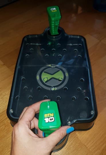 crni sorc za fizicko: Igra u dvoje ! Ben 10 original igracka, jako kvalitetna, igra je za — 5