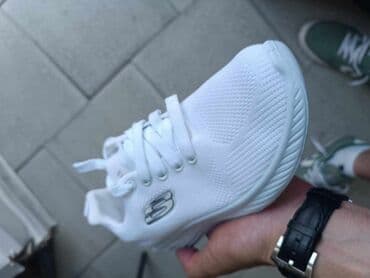 diskvared patike: 06. patike 
36-41
3300 din — 5