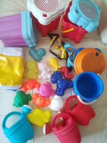 dexy co igracke za devojcice od 10 godina: Igračke plastične, 20 kom sve za 1000 din. 12 figurica, 3 kantice, 4 — 2