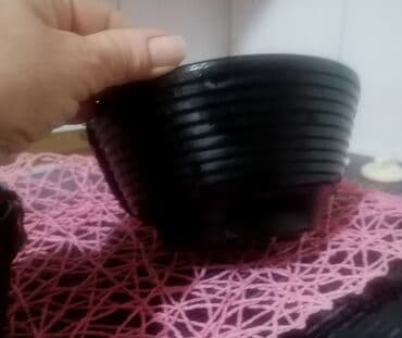 vino sa zlatnim listićima cena: Činija i čaša
Cno sa zlatnom mrežicom, sve izjedna spojeno
Keramika — 9