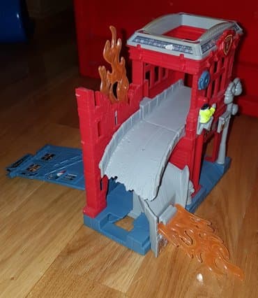 igračke za dvorište: Mattel matchbox hounted castle adventure set. zamak - dvorac .Da — 2