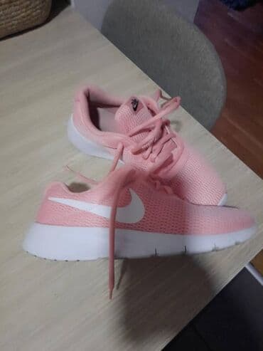 palmers spavaćice: Nike, 37.5 — 3