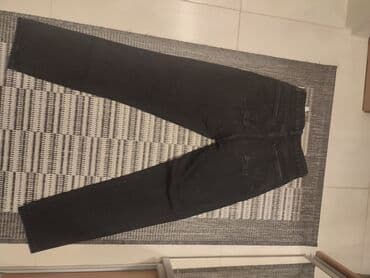 elegantne pantalone sa visokim strukom: Zara farmerke crne boje. Visok struk, duboke su. Velicina je 36 — 7