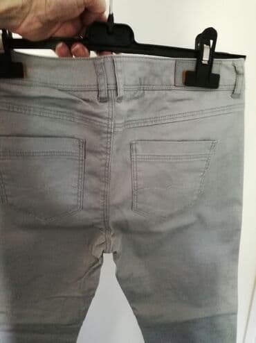 ramax novi sad: Farmerke, tri cetvrtine. Nove, uske pantalone sive boje, velicina — 3