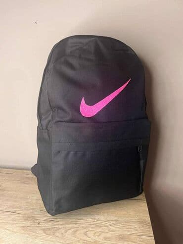 srednji kofer dimenzije: Nike — 7
