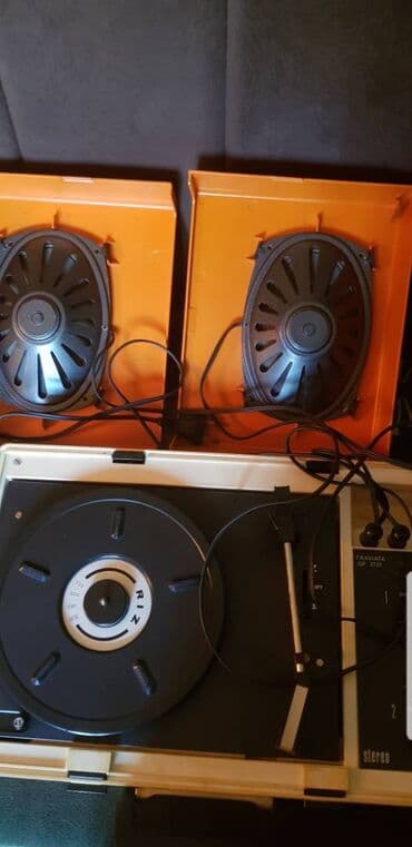 blaupunkt radio za kola: Gramofon u obliku kofera,"RIz,",model "Traviata",neispravna ručica sa — 2