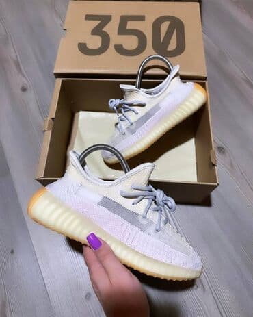 zara obuca velicine: Adidas Yeezy Boost 350 patike A klasa

Novo.
Brojevi 36 do 46 — 14