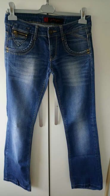 dsquared2 farmerke cena: Farmerke plitak struk
Veličina 28
Cena 300 din — 4