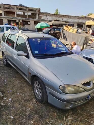zvjezdano nebo u autu: U Nišu prodajem delove za Reno Megan 1,6. 16v.2002 godište.Leva,desna — 1
