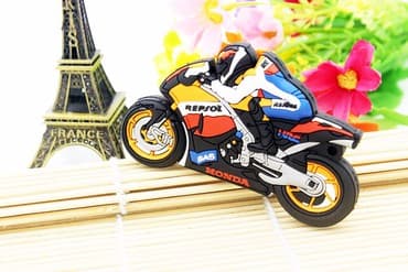 Hard diskovi, eksterni diskovi: USB Flash 64 GB - HONDA Prelep USB 2.0 stik od 64 GB. Kapacitet je — 2