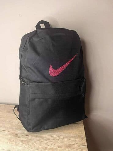 srednji kofer dimenzije: Nike — 6
