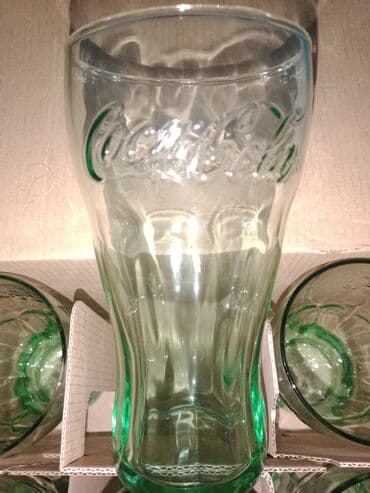 porcelanski set: Set čaša za piće sa logotipom „Coca-Cola“, izrađene od zelenog stakla — 2