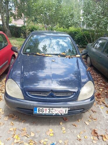 Citroen: Putničko vozilo marke Citroën, model Xsara, plave boje. Vozilo