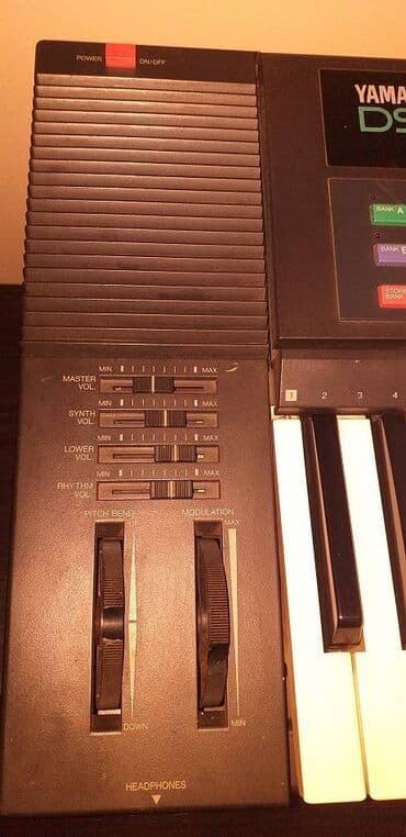 sintisajzer sa mikrofonom za decu: Yamaha DSR-1000 Prodajem besprekorno ocuvanu i ispravnu klavijaturu — 2