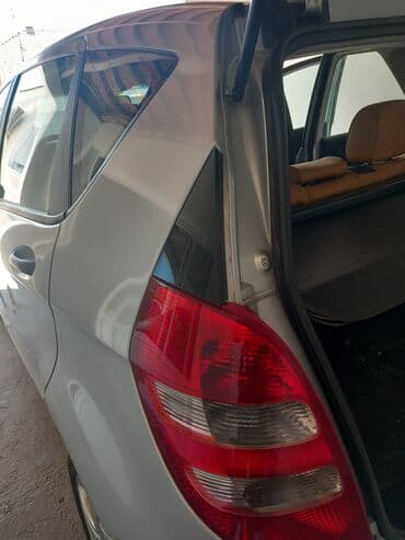 prednja kamera za auto: Mercedes-Benz A 180: 1.8 l | 2005 г. Hečbek — 9