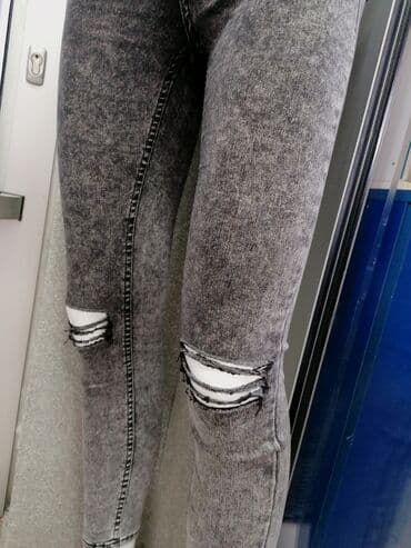 tamno sive pantalone: Tamno sive farmerice
Vel 27
Sa dosta elastina
Uvoz Turska — 6