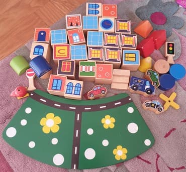 drvena garaza za decu: DRVENE KOCKE - prelepa drvena igracka, grad bukvalno. Put, automobili — 4