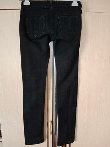 liu jo crne patike: Mango jeans crne farmerke
 Veličina 34
kratko nošene
Cena 800 din — 6