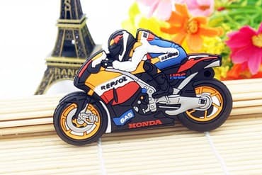 Hard diskovi, eksterni diskovi: USB Flash 64 GB - HONDA Prelep USB 2.0 stik od 64 GB. Kapacitet je — 1