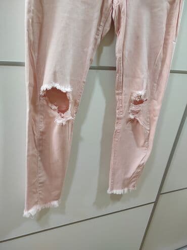 Farmerke: Svetlo roze pantalone Clockhouse super skinny. Veličina 40, poluobim — 2