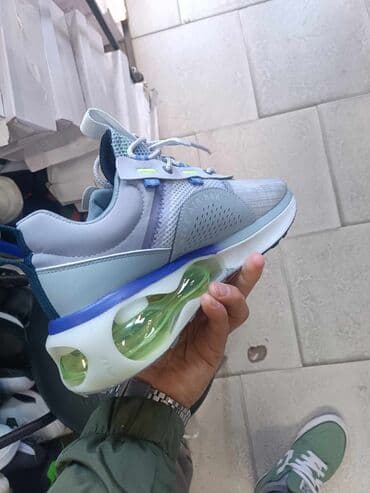 dm sociva u boji: Nike — 4