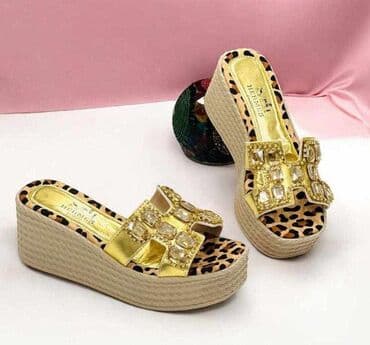 agg papuce: Guess — 4