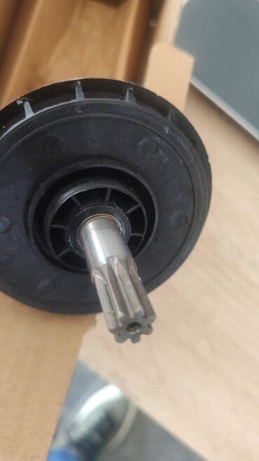 zvjezdano nebo u autu: Rotor elektromotora sa bakarnim namotajima i plastičnim ventilatorom — 4