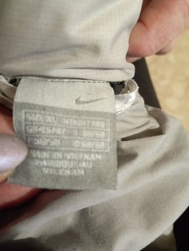 jakne s: Zimska jakna XL (EU 54), Nike, bоја - Crna — 4
