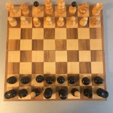kontrolni iz srpskog za 3 razred imenice: Sah iz 70-tih Drvene figure, drvena kutija 33x32.5cm Stanje kao na — 6