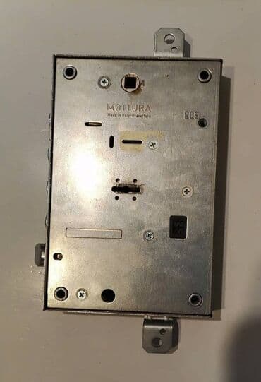 pretvarac sa 12 na 220: Vrata — 3
