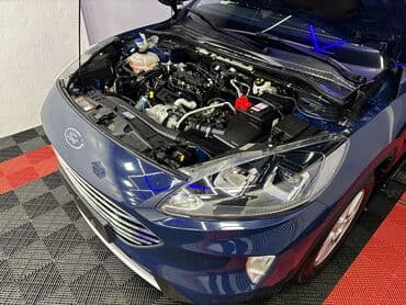 Vozila: Plavi Ford Kuga, SUV model sa petoro vrata, opremljen je automatskim — 11