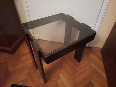lavabo sa ormaricem dimenzije: Mali drveni (klub) stocic sa staklom Dimenzije 48x48 cm Visina oko — 7