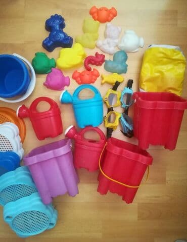 dexy co igracke za devojcice od 10 godina: Igračke plastične, 20 kom sve za 1000 din. 12 figurica, 3 kantice, 4 — 1