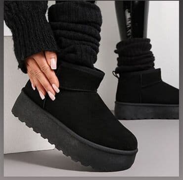 polovna markirana obuca: Ugg mini čizme, bоја - Crna, 38 — 1