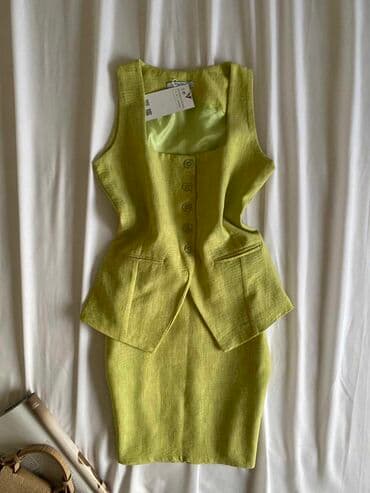 prsluk i pantalone komplet: • Komplet | prsluk & suknja | • Dostupan u dve boje • S M L • — 3