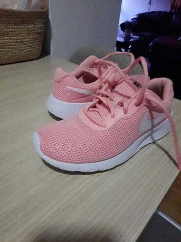 palmers spavaćice: Nike, 37.5 — 2
