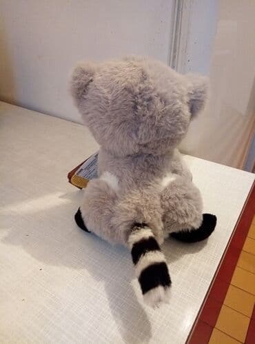 veliki spricevi cena: Nov lemur sa etiketom, dobijen na poklon, sa velikim sjajnim ocima — 2