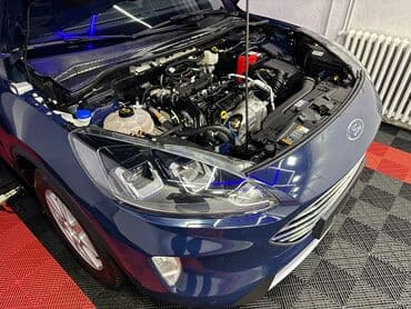 Vozila: Plavi Ford Kuga, SUV model sa petoro vrata, opremljen je automatskim — 22