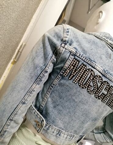 moschino parfem cena: Prelepa teksas jakna
vel s
Moschino
uvoz Turska — 4